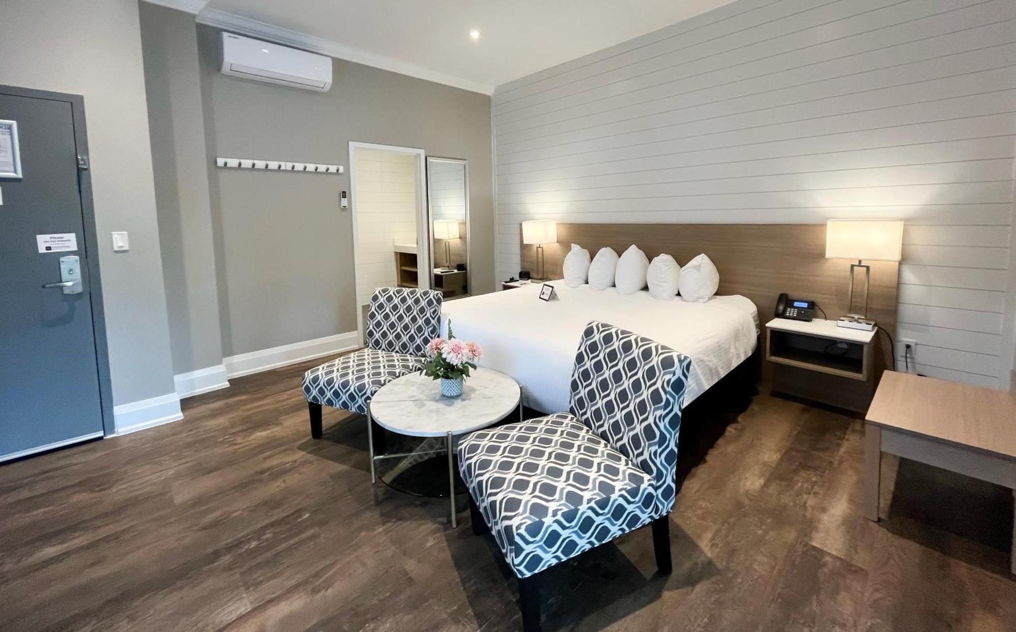 גרנד בנד Colonial Hotel & Suites מראה חיצוני תמונה