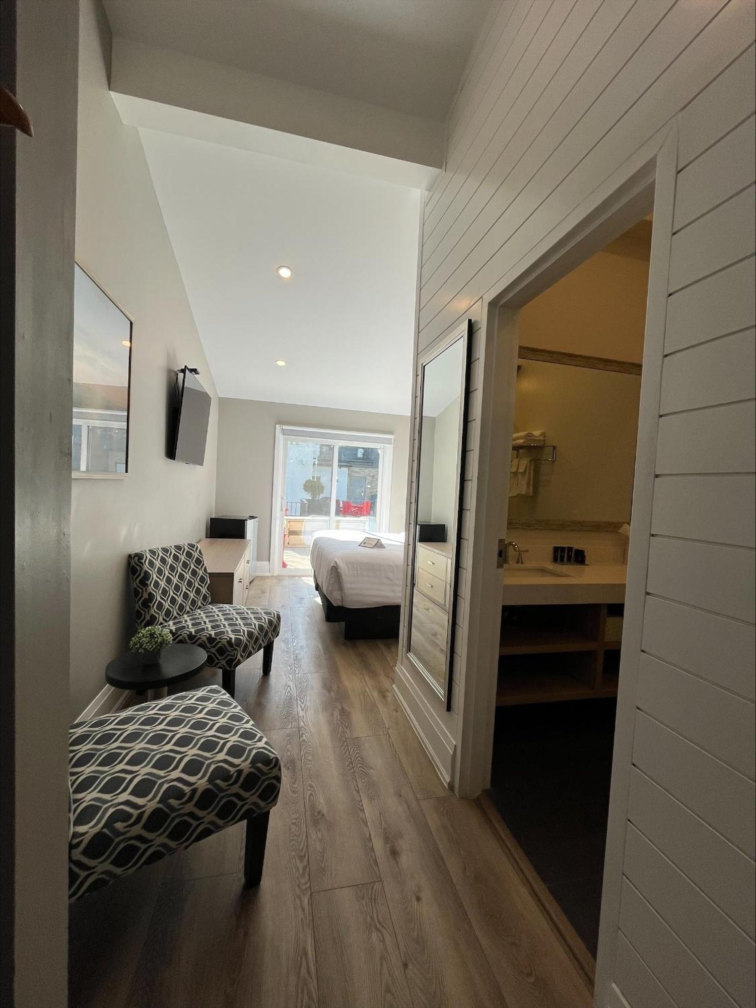 גרנד בנד Colonial Hotel & Suites מראה חיצוני תמונה
