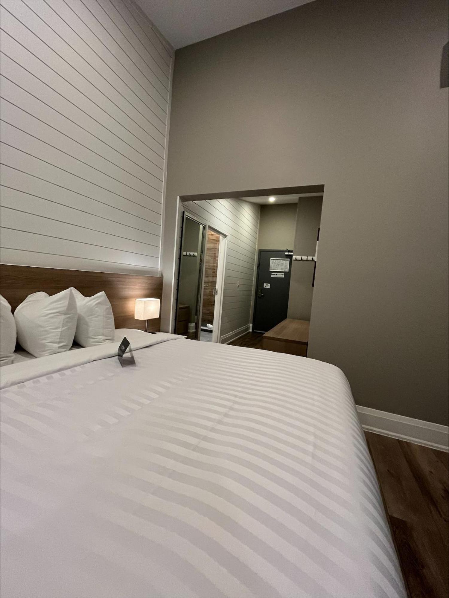 גרנד בנד Colonial Hotel & Suites מראה חיצוני תמונה