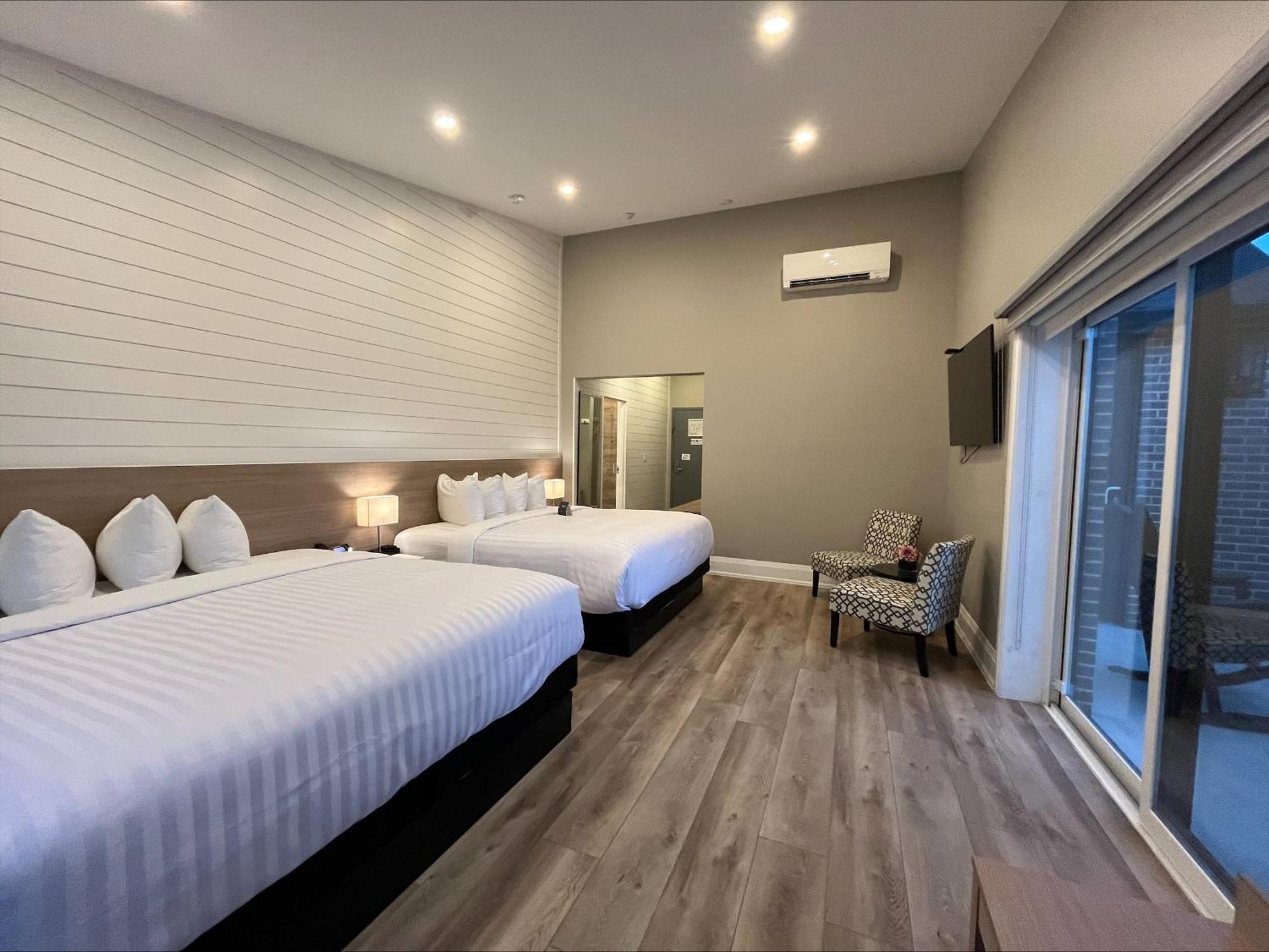 גרנד בנד Colonial Hotel & Suites מראה חיצוני תמונה