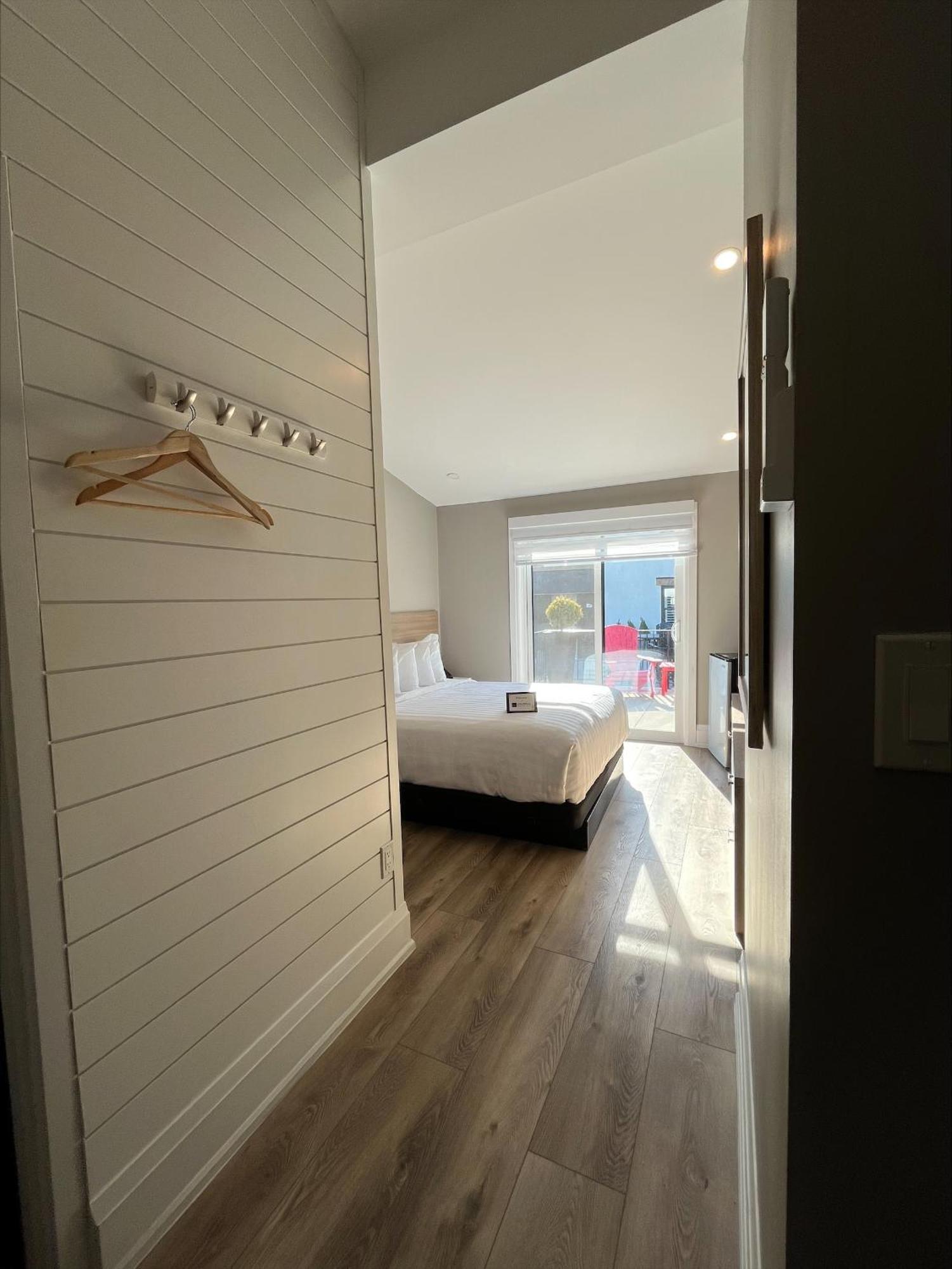 גרנד בנד Colonial Hotel & Suites מראה חיצוני תמונה